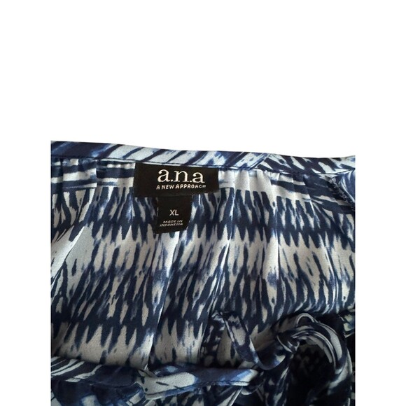 A.N.A  Blouse Blue Short Sleeve‎ Blue Pattern Flowy Polyester - Picture 4 of 10